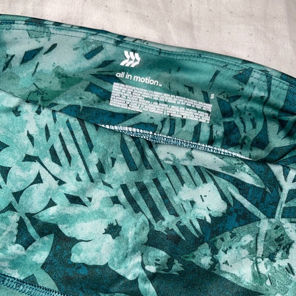 Palm Print Gym Capri Leggings From Target Beverly Hills Hotel Aesthetic Theme - Picture 2 of 3